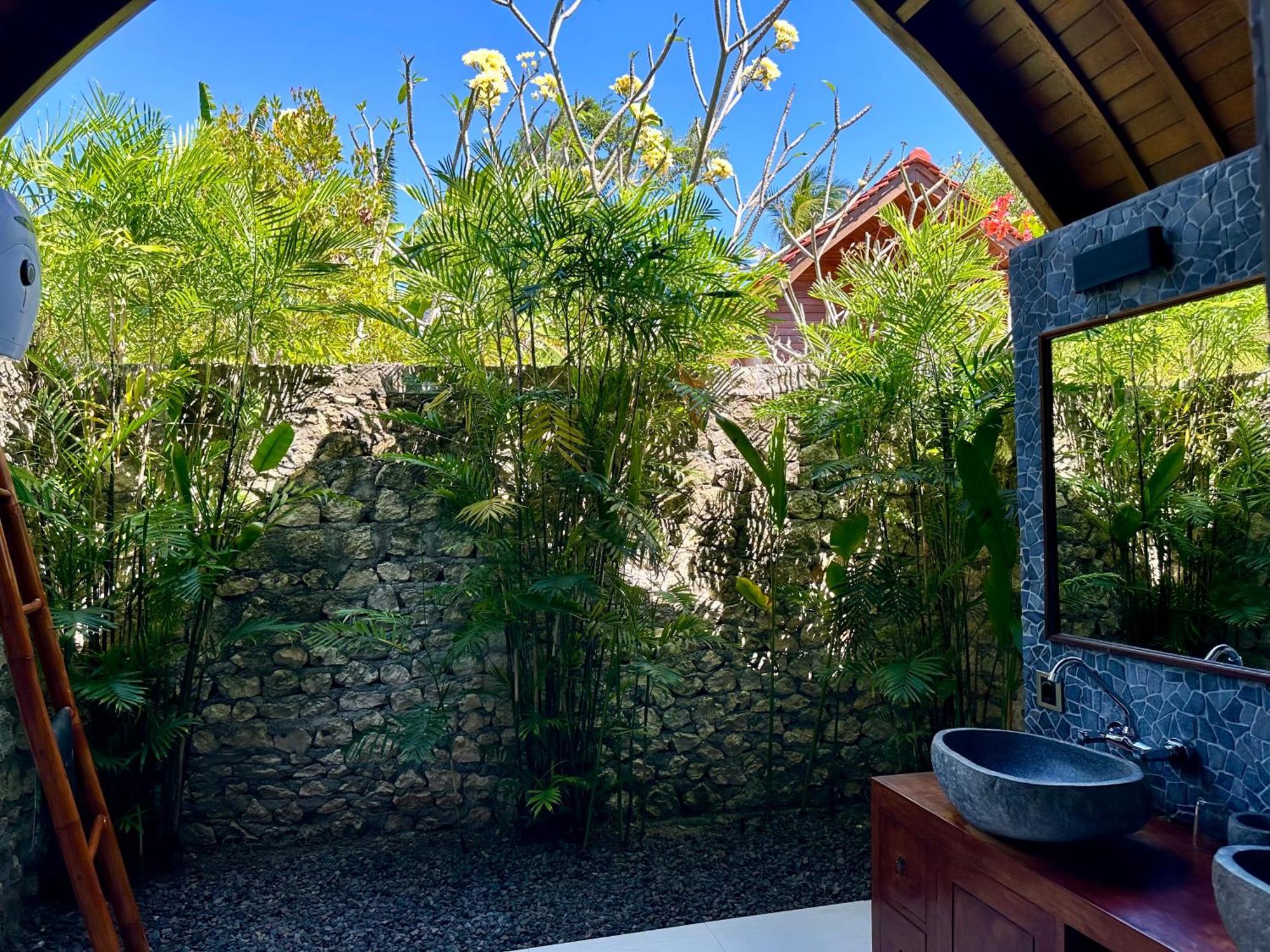 Jungle Paradise Batununggul Exterior photo